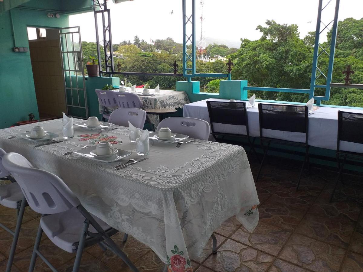 Tyvabro Guesthouse Mahebourg Bagian luar foto